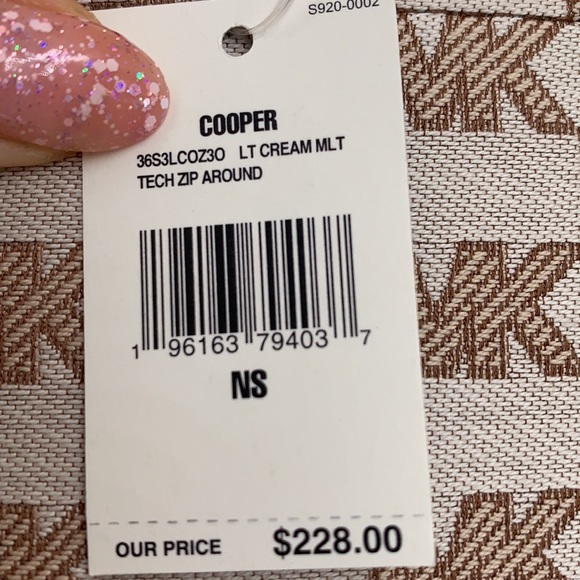 Michael Kors Men’s Women’s Cooper Tech Zip Around Continental Wallet
Light Cream - Picture 13 of 13